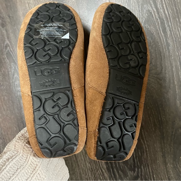 UGG Mascot Slipper (Model 1101110) Size 9 - Picture 7 of 7